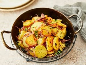 Wie man traditionelle deutsche Bratkartoffeln richtig zubereitet Wie man traditionelle deutsche Bratkartoffeln richtig zubereitet