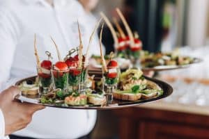Chef privé vs traiteur : Quelle option choisir pour votre événement ? Chef privé vs traiteur : Quelle option choisir pour votre événement ?