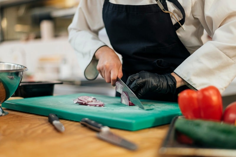 Separar utensilios de cocina para evitar alérgenos y contaminación cruzada