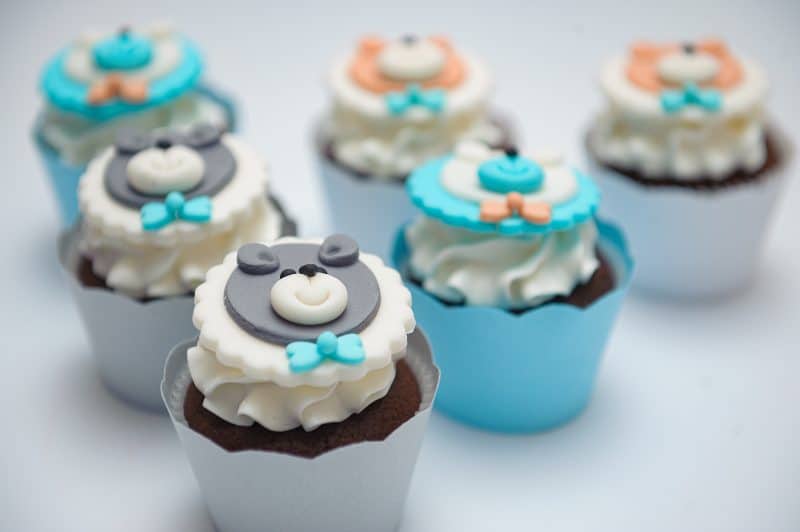 Cupcakes en una comida para baby shower con chef privado