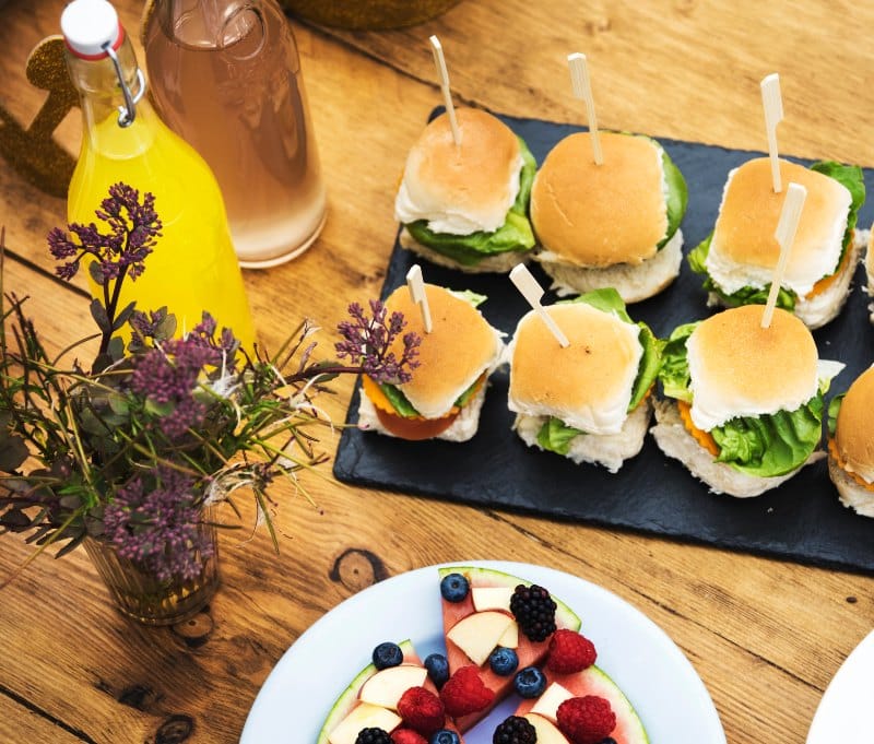 Idées de buffet pour la fête des voisins : comment organiser un moment convivial et sans stress Mini burguers et idées pour la fête des voisins